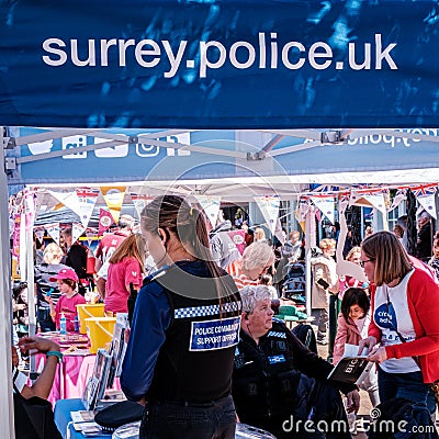 Crowds Of Happy People Celebrating Britsh Queen Elizabeths Platinum Jubilee Editorial Stock Photo