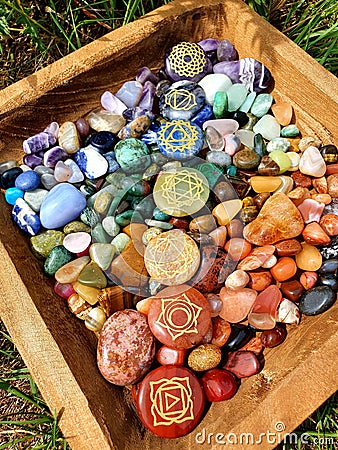 Crystals in Wooden Box : CHAKRASTONES Polished Raw Lake Stones Gems River Water Rocks Pink Nails Stock Photo