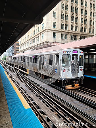 CTA L train 5015 on a Pink Line run to 54th Cermak Stock Photo