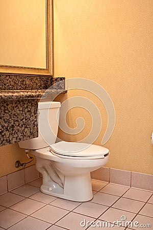 Cuarto De Baño Y Tocador Amarillos Simples Fotografía de archivo