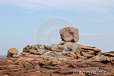 The Cube - bizarre rock formation on the Pink Granite Coast in Brittany, France Stock Photo