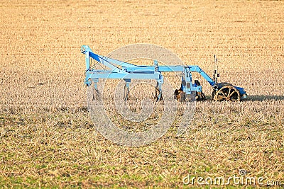 Cultivator plough spring tine harrow cultivator tractor on field tined cultivators agricultural machinery for Subsoil loosening Stock Photo