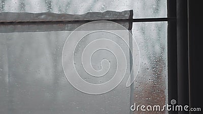 Curso da viagem de trem do treinador do conceito pingos de chuva moventes da opini?o inferior da estrada de ferro do trem na tris filme Curso da viagem de trem do treinador do conceito pingos de chuva moventes da opini?o inferior da estrada de ferro do trem na tris filme