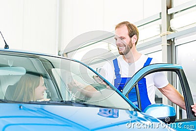 Customer and car mechanic in workshop Stock Photo