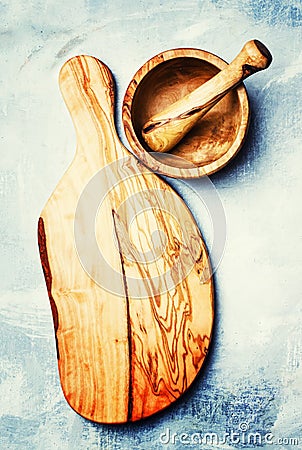 Cutting board and mortar with pestle made from olive wood, food Stock Photo