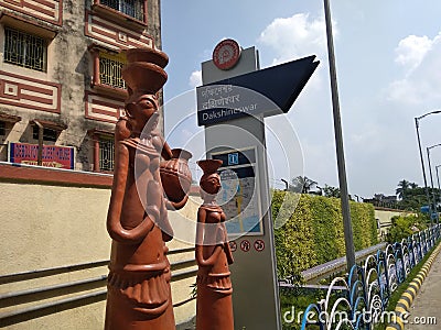 Handcraft and old style decorated human statue display openly with various posture at Dakhineswar, Kolkata. Editorial Stock Photo
