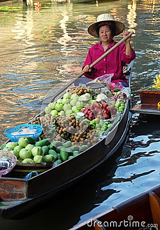 Damnoen Saduak, Thailand: Floating Market Editorial Stock Photo