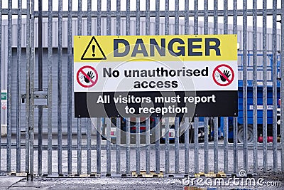 Danger no unauthorised access, all visitors must report to reception sign Stock Photo