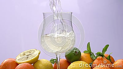 Dans une limonade se renversante en verre Dans une limonade se renversante en verre