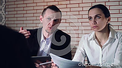 Das Konzept des Interviews mit Kandidaten und zwei des Interviewers stock video footage Das Konzept des Interviews mit Kandidaten und zwei des Interviewers stock video footage