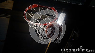 De bal vliegt in de mand, basketbal Langzame Motie De bal vliegt in de mand, basketbal Langzame Motie