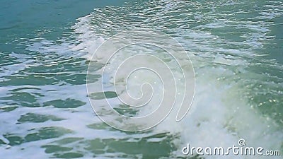 De golf leidt door de karnton van motorpropellers tot het water in golven en kielzog stock videobeelden De golf leidt door de karnton van motorpropellers tot het water in golven en kielzog stock videobeelden