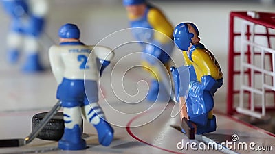 De ijshockeyspeler noteerde een doel De ijshockeyspeler noteerde een doel
