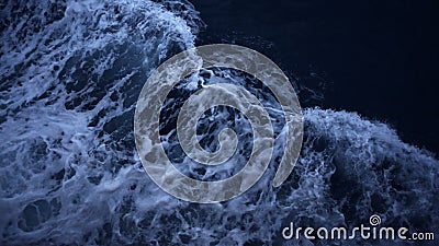 De oceaangolf van de overzeese achtergrond van de de motie hoogste luchtmening effectstroom langzame bij nacht stock footage De oceaangolf van de overzeese achtergrond van de de motie hoogste luchtmening effectstroom langzame bij nacht stock footage