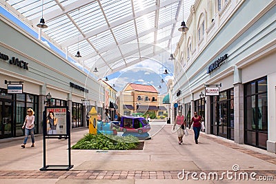 Deer Park NY Factory Outlet Mall Editorial Stock Photo