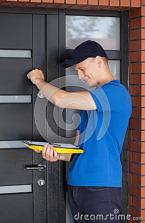 Delivery guy knocking on door Stock Photo