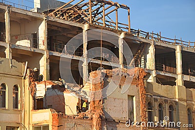 MOSCOW, RUSSIA - OCTOBER 16, 2018: Workers dismantle the old building. Here they will build a hotel complex `Sady Zaryadya` Editorial Stock Photo