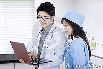 Dentist and surgeon use laptop Stock Photo