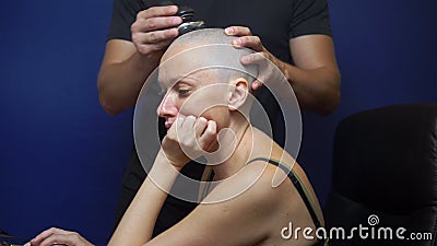 Sich frau glatze rasiert Als Frau
