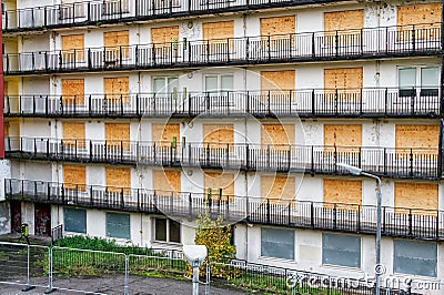 Derelict council flats in poor housing estate in Glasgow Stock Photo