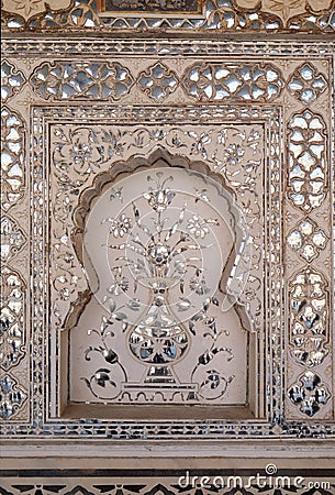 Detail of the mirrored ceiling in the Mirror Palace at Amber Fort in Jaipur Stock Photo