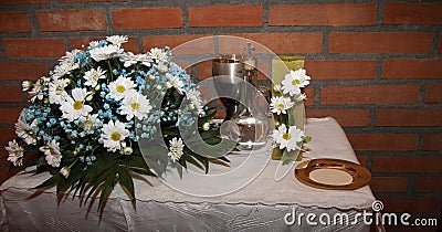 Detail of the table of the offerings on the day of the first communion of a group of boys and girls Stock Photo