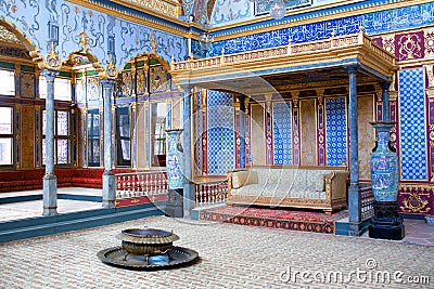 Detail from throne room inside Harem section of Topkapi Palace i Editorial Stock Photo