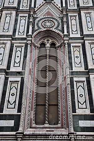 Detail, very light and elaborate, of two twin windows, of the wall of the cathedral Santa Maria del Fiore in Florence. Stock Photo