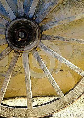 Detail of a wagon wheel against a wall Stock Photo