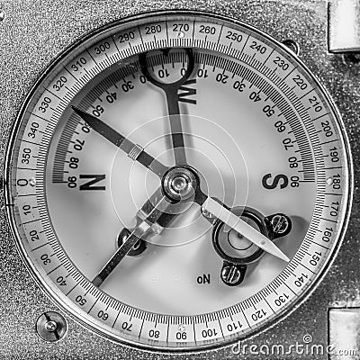 Detailed view of the display disc of an old mechanical compass for geologists, analog and manual, for recording layer data and lin Stock Photo