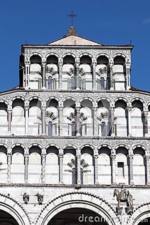 Details of the facade of the San Martino Cathedral in Lucca Stock Photo