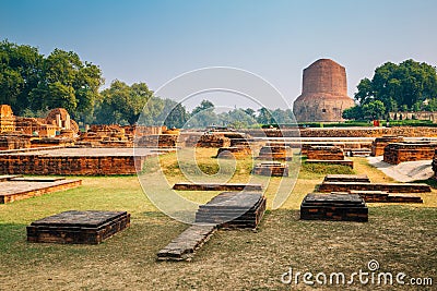 Dhamekh Stupa Sarnath ancient ruins in Varanasi, India Stock Photo