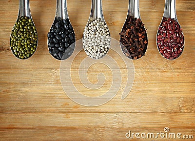 Various grains and weeds It is displayed for nutritionists Stock Photo