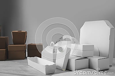 Different types of white and brown cardboard packaging. For fast food, folding, large and small. The concept of production and Stock Photo