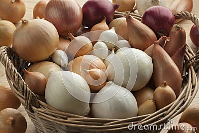 Diversity of fresh onions in a basket Stock Photo