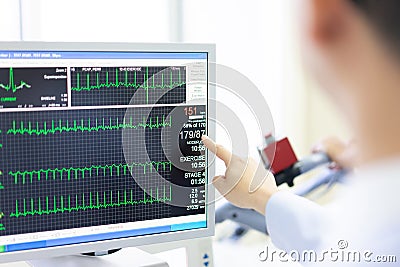 The doctor check heart rate and pulse of patient by running test Stock Photo