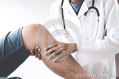 Doctor checking patient with knees to determine the cause of ill Stock Photo