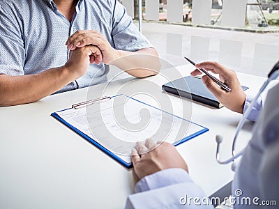The doctor explained the health examination results to the patient Stock Photo