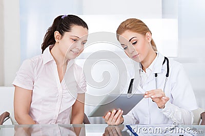 Doctor and patient looking at laptop Stock Photo