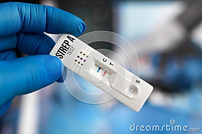Doctor or pediatrician holding test cassette for Strep A disease diagnostic Stock Photo