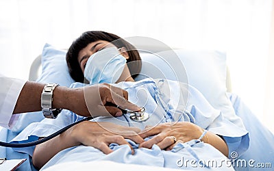 Doctor using a stethoscope Listen and check for symptoms Of Asian woman patients Stock Photo
