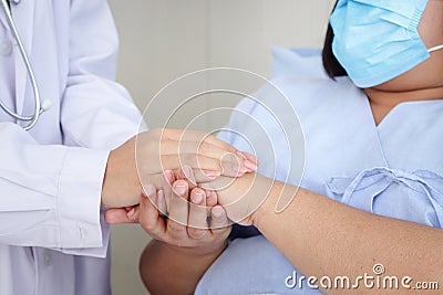 Doctors shaking hands with obese female patients Build confidence in patients Stock Photo