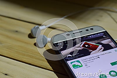 Dolphin Web Browser dev application on Smartphone screen. Editorial Stock Photo