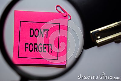 Don`t Forget text on sticky notes isolated on office desk Stock Photo