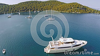 Dorp Polace op eiland Mljet, lucht stock videobeelden Dorp Polace op eiland Mljet, lucht stock videobeelden