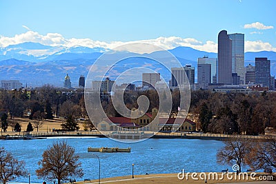 Downtown Denver, Colorado Skyscrapers with the Rocky Mountains i Stock Photo