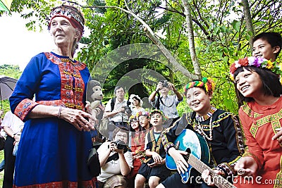 Dr. Jane Goodall aboriginal children in Taitung Editorial Stock Photo