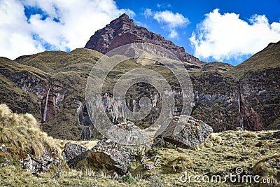 Dramatic Andes mountain scenery in the Quesqa Valley. Ancascocha, Cusco, Peru Stock Photo