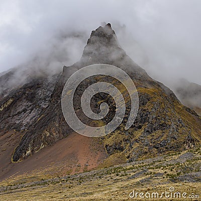 Dramatic Andes mountain scenery in the Quesqa Valley. Ancascocha, Cusco, Peru Stock Photo