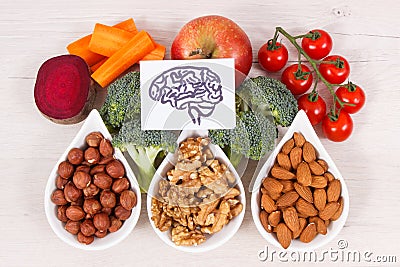 Drawing of brain and healthy food for power and good memory, nutritious eating containing natural minerals Stock Photo